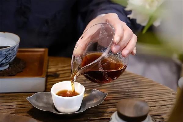 喝茶会让钙“流失”？揭开“茶导致缺钙”背后的营养真相