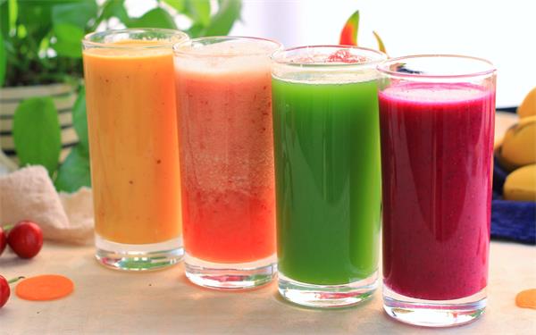 果汁真的比水果更适合老年人?一杯“浓缩”里的健康真相