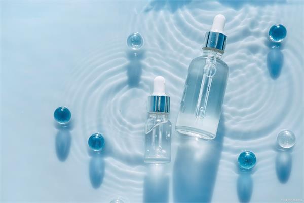 爽肤水真能“锁水一整天”？皮肤保湿的真相远不止表面那么简单