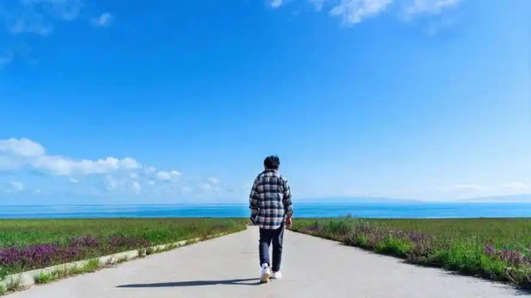 缺失与补偿：为什么人们越缺什么，越想在这方面证明自己？