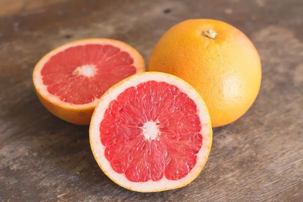 西柚的健康奥秘：守护心脏、延缓衰老、助力减肥