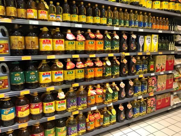 哪种油更适合中国人的灶台？——调和油、花生油、猪油、橄榄油优缺点全解析