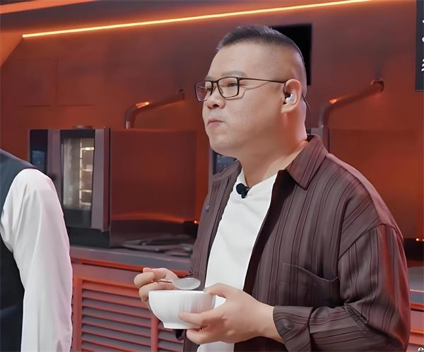 岳云鹏因“灶台卫生”淘汰588元扬州炒饭：美味与卫生谁更“值”？